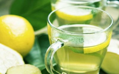 6 benefícios da água morna com limão